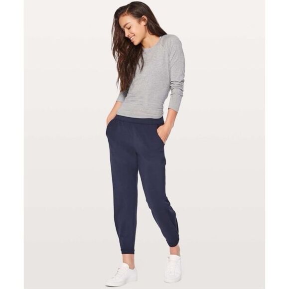 Lululemon Twisted & Tucked 25” Pant in Midnight Navy Size 10 - Picture 1 of 8
